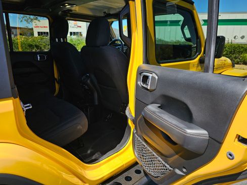 Used 2019 Jeep Wrangler Unlimited Sahara AWD/4WD image 26