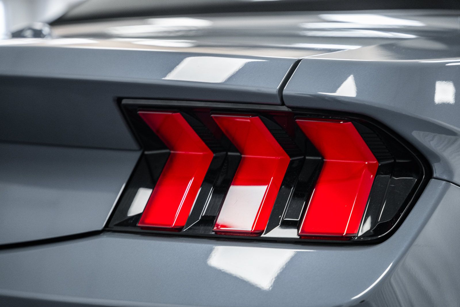 Used 2024 Ford Mustang Convertible RWD image 7