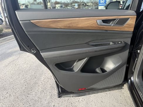 Used 2024 Volkswagen Atlas SE image 31