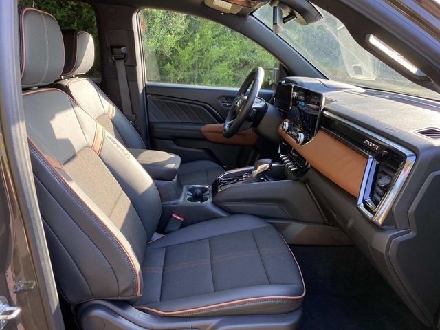 Used 2025 GMC Canyon AT4 AWD/4WD image 36