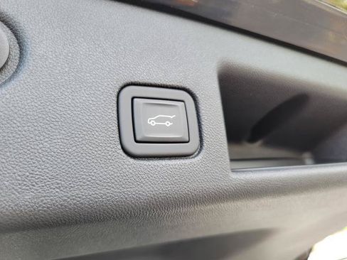 Used 2023 Chevrolet Equinox LT AWD/4WD image 24