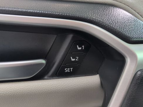 Used 2020 Toyota RAV4 Limited AWD/4WD image 25
