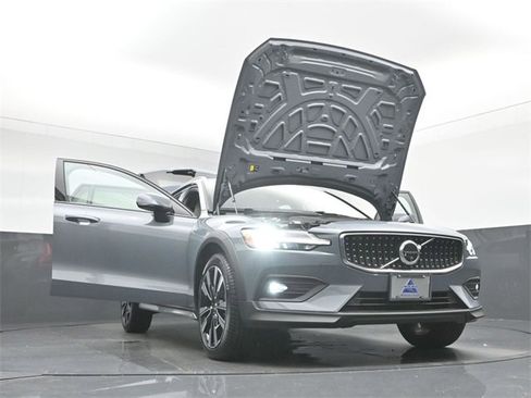 Used 2024 Volvo V60 B5 Cross Country Ultimate image 55