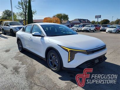 New 2025 Kia K4 LXS