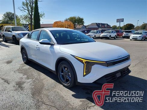 New 2025 Kia K4 LXS image 1