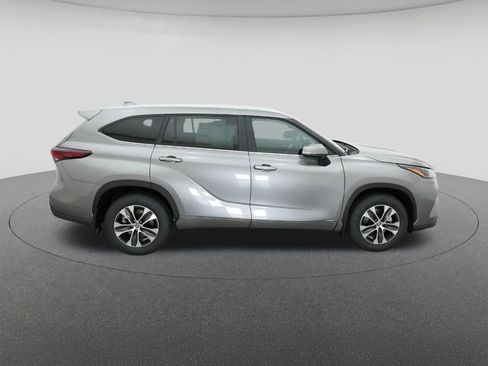 New 2026 Toyota Highlander XLE AWD/4WD image 11