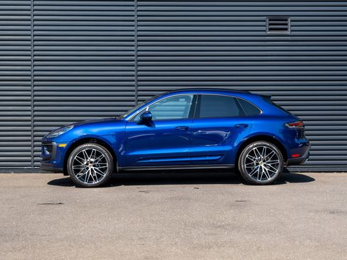 Certified 2026 Porsche Macan image 2