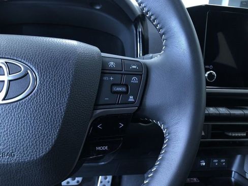 Used 2025 Toyota Camry SE image 19