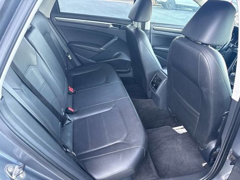 Used 2017 Volkswagen Passat 1.8T SE FWD image 19