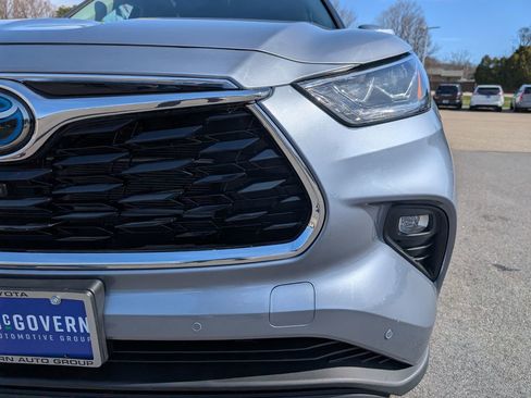 Used 2023 Toyota Highlander Limited AWD/4WD image 11