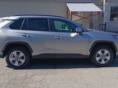 Used 2021 Toyota RAV4 XLE w/ Convenience Package image 4