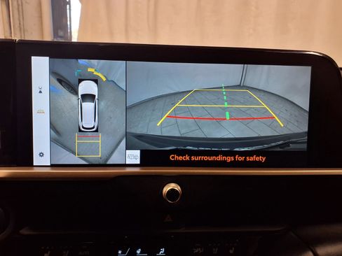 Used 2025 Toyota Crown Signia w/ Advanced Technology Package image 14