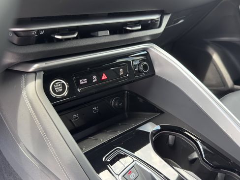 Used 2025 Audi Q5 Premium w/ Convenience Package AWD/4WD image 14