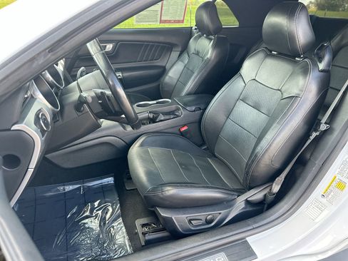 Used 2020 Ford Mustang Premium image 11