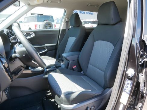 Used 2023 Kia Soul S FWD image 10