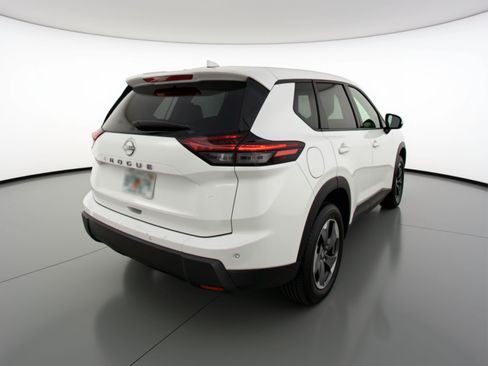 Used 2025 Nissan Rogue SV FWD image 9