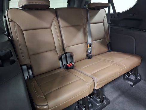 Used 2025 Chevrolet Suburban High Country AWD/4WD image 26
