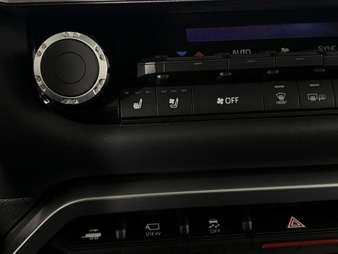 Used 2022 Toyota Tundra Platinum image 19