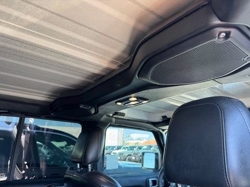 Used 2023 Jeep Wrangler Unlimited Sahara AWD/4WD image 5