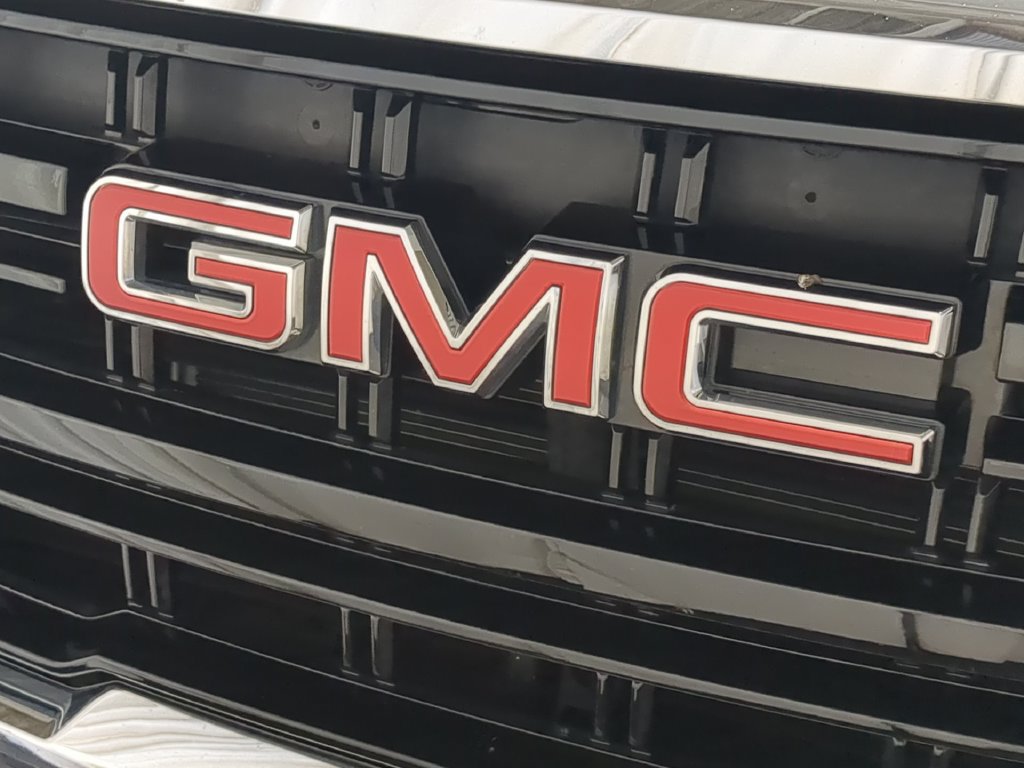 Used 2023 GMC Yukon SLE AWD/4WD image 12