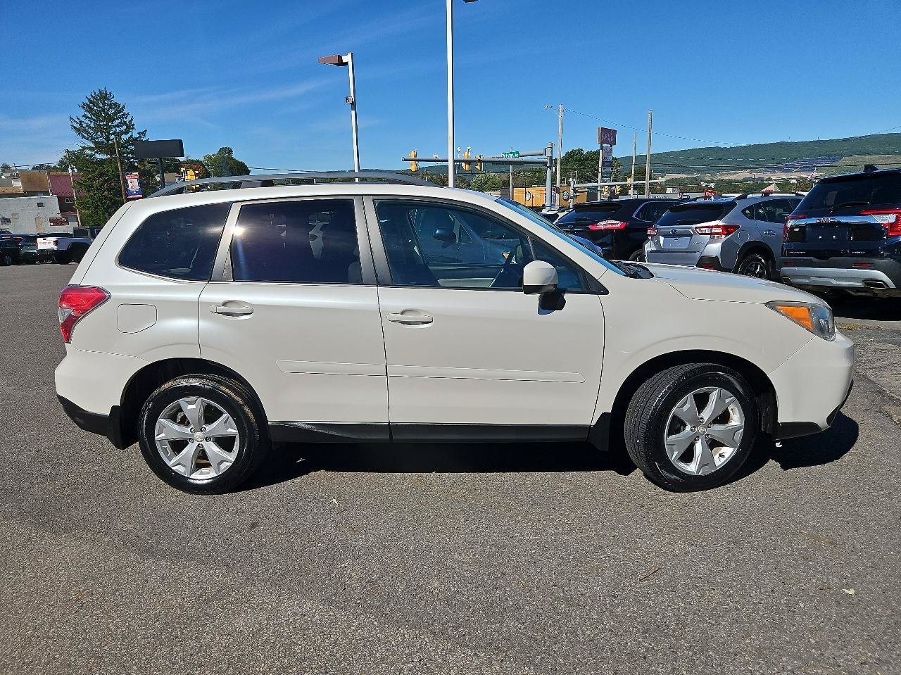 Used 2014 Subaru Forester 2.5i Premium w/ All-Weather Package AWD/4WD image 2
