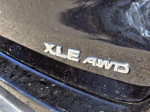 Used 2016 Toyota Highlander XLE image 6