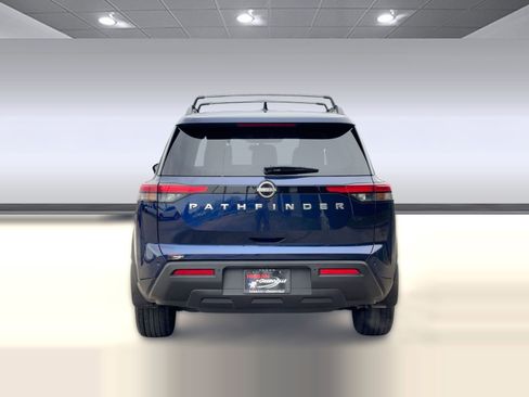 Used 2025 Nissan Pathfinder SV image 10