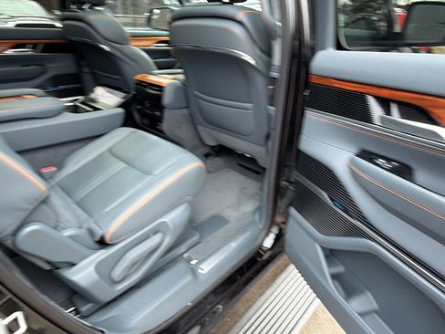 Certified 2022 Jeep Grand Wagoneer Series II image 22