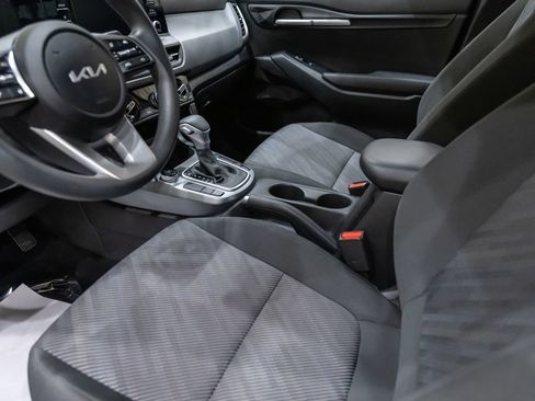 Used 2025 Kia Seltos LX AWD/4WD image 17