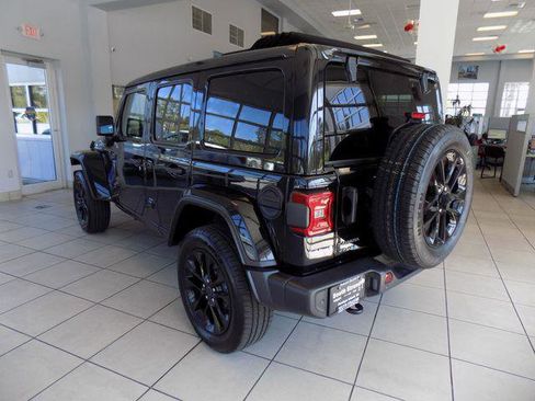 Certified 2025 Jeep Wrangler Unlimited Sahara w/ Safety Group AWD/4WD image 5