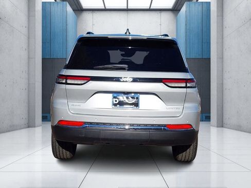 Used 2024 Jeep Grand Cherokee Limited image 25