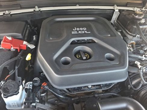 Used 2018 Jeep Wrangler Unlimited Sahara AWD/4WD image 28