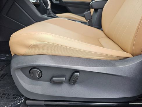 Certified 2023 Volkswagen Tiguan SE R-Line FWD image 29