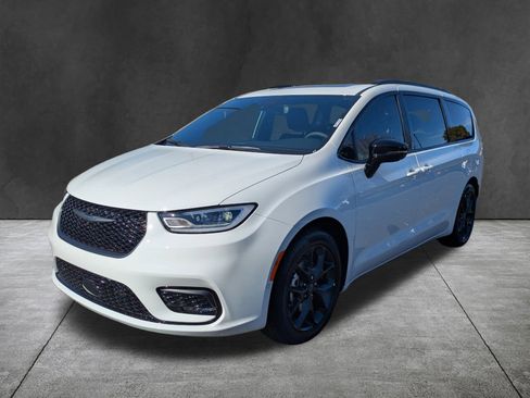 New 2026 Chrysler Pacifica Select image 8