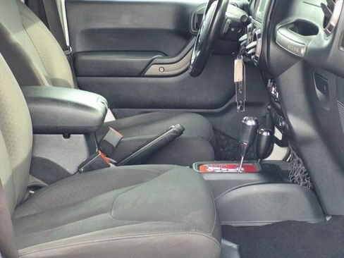 Used 2018 Jeep Wrangler Unlimited Sport S image 19