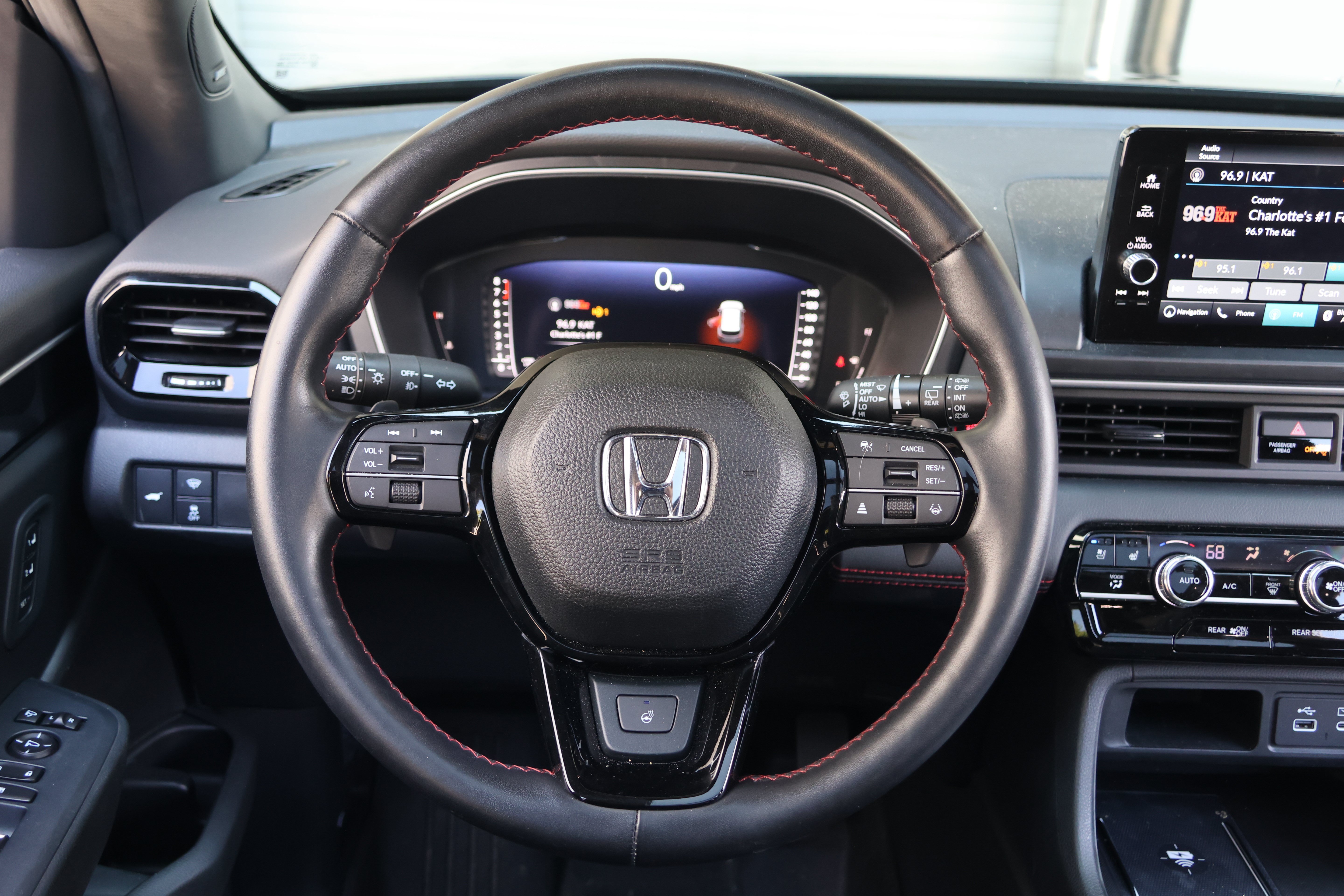 Used 2025 Honda Pilot Black Edition image 17