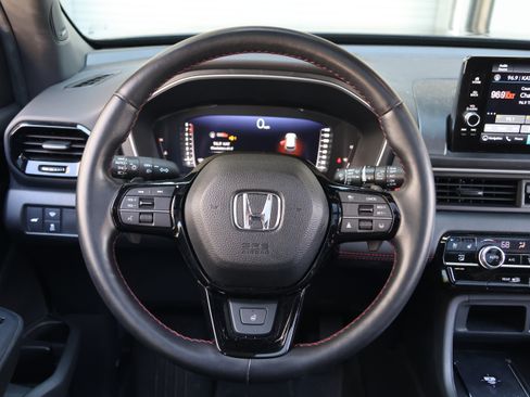 Used 2025 Honda Pilot Black Edition image 17