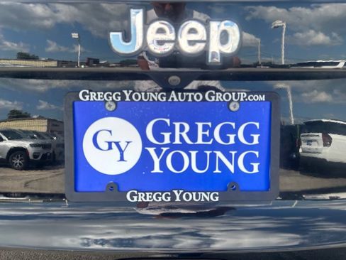 Used 2023 Jeep Renegade Latitude AWD/4WD image 13