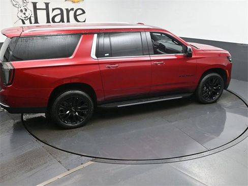 New 2025 Chevrolet Suburban Premier image 17