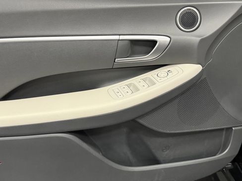 Used 2022 Hyundai Sonata SE image 16