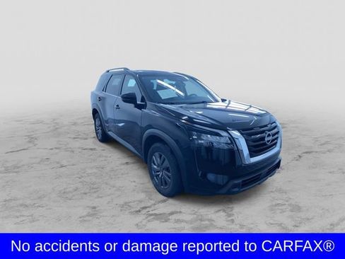 Used 2025 Nissan Pathfinder SV image 3