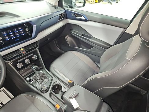 Used 2023 Volkswagen Taos SE image 28