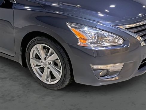 Used 2015 Nissan Altima 2.5 SV w/ Convenience Package image 14