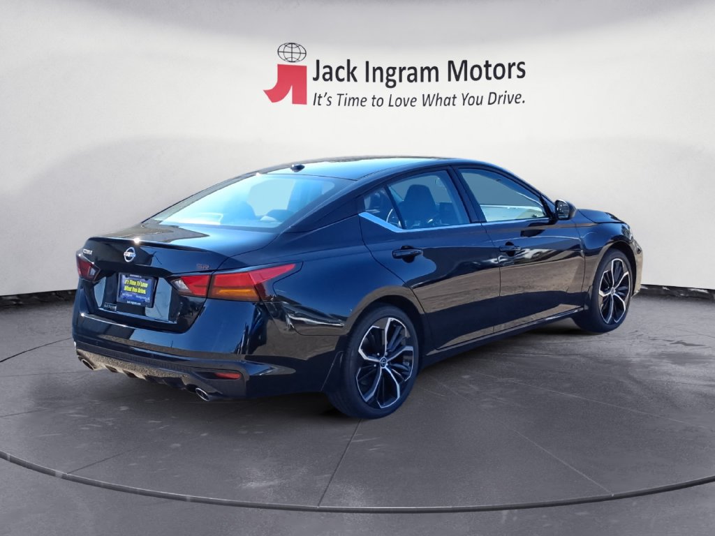 Used 2025 Nissan Altima 2.5 SR w/ SR Premium Package FWD image 5