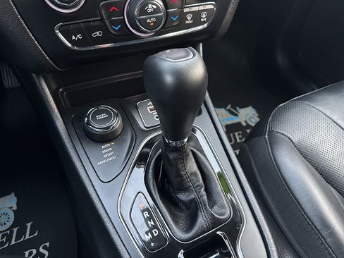 Used 2019 Jeep Cherokee Limited w/ Trailer Tow Group AWD/4WD image 62