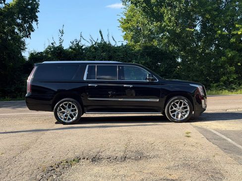 Used 2016 Cadillac Escalade ESV Luxury AWD/4WD image 4