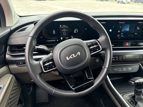 Used 2026 Kia Carnival FWD image 11
