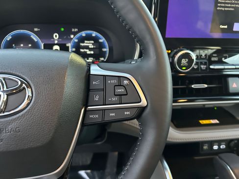 Used 2023 Toyota Highlander Platinum image 13