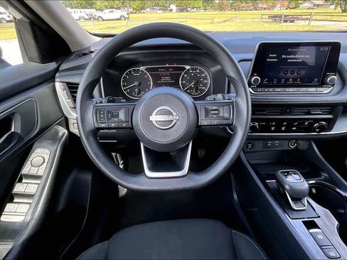 Used 2024 Nissan Rogue S FWD image 5