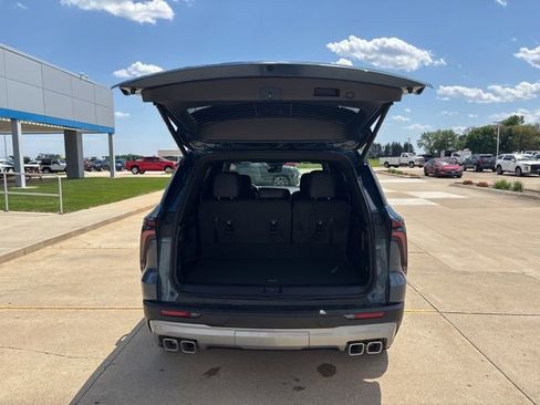 New 2026 Chevrolet Traverse LT w/ Driver Confidence Package AWD/4WD image 17